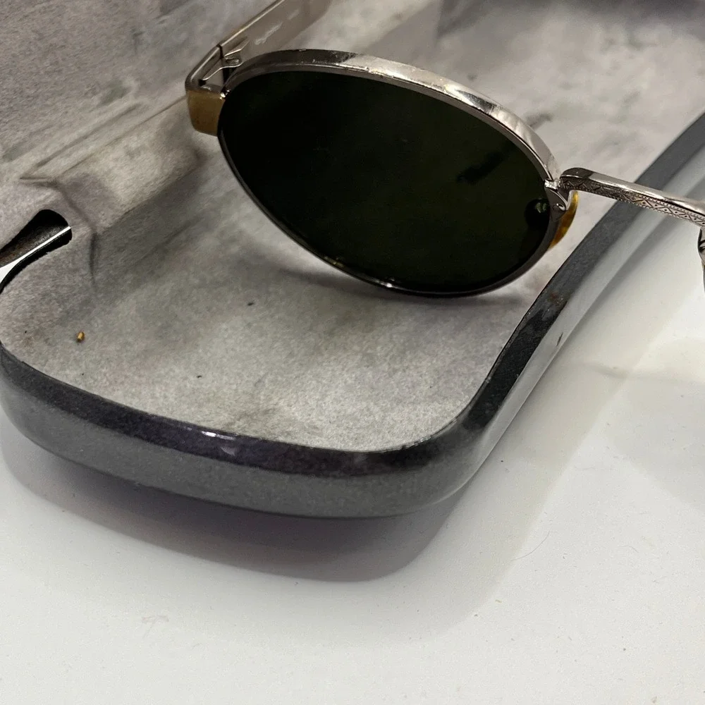Byblos 570-S Oval Sunglasses Gold Tone Metal Green Lenses Made in Italy‎ Small